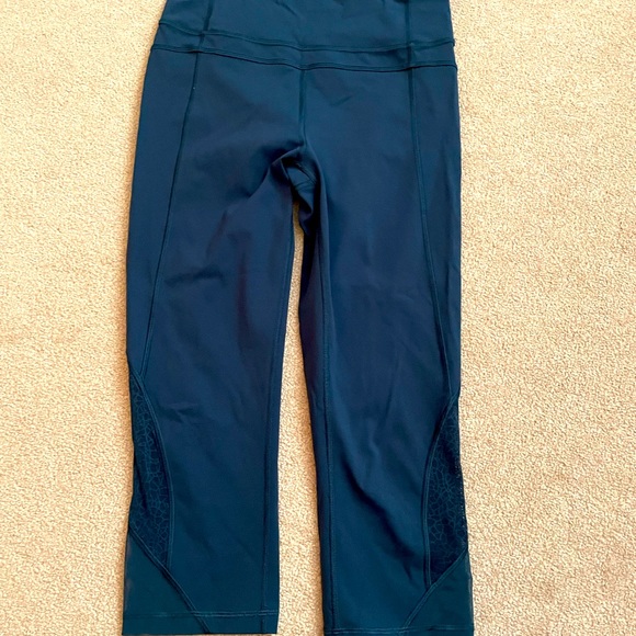 Lulu lemon Twist and Train High Rise crops - Picture 1 of 6